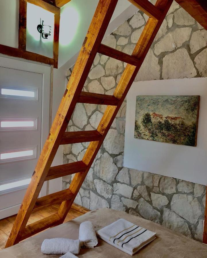 Vikendica,Bungalovi Lipska Pecina Cetinje Exterior foto
